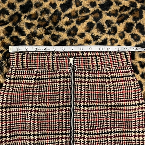 • Forever 21 Burgundy/Brown Houndstooth Skirt - Picture 7 of 9